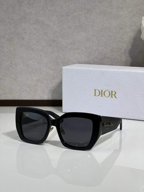 Picture of Dior Sunglasses _SKUfw77097934fw